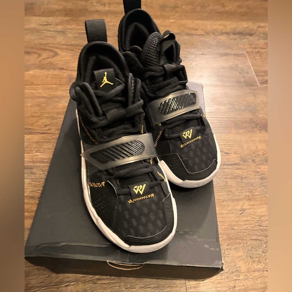 Brand new JORDAN WHY ZERO size 4.5Y